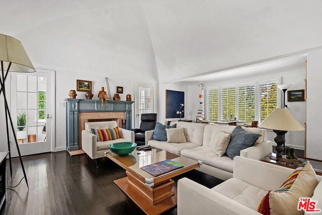 3 bed, 3.0 bath, 2073 sqft, $8,500 — Photo 3