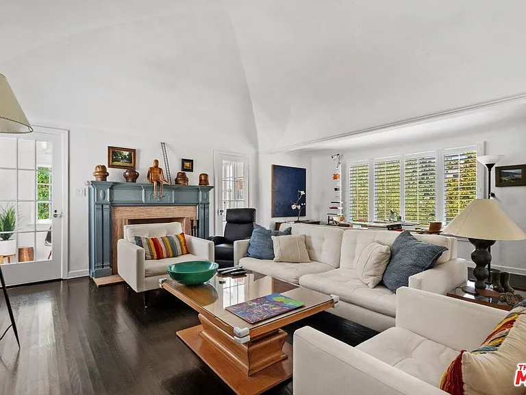 202 N Gower St — Photo 3
