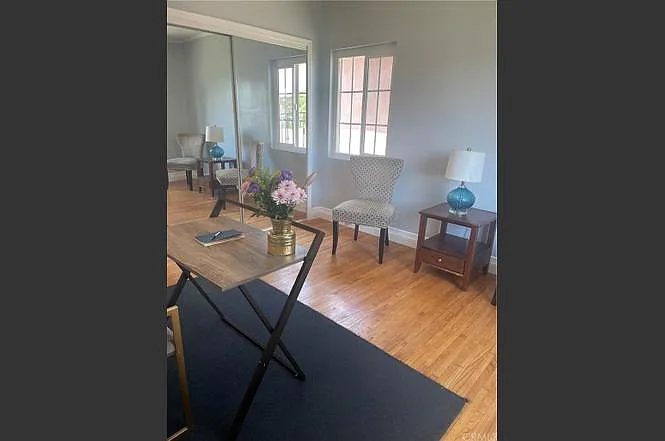 545 S Sadler Ave — Photo 9