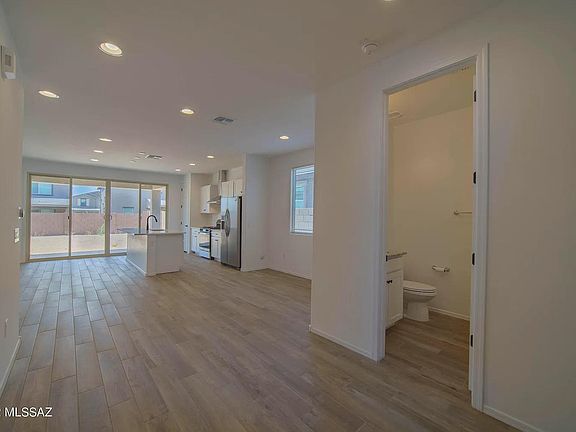 3rd image of 969 W Calle Monte Lindo