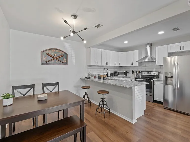 1009 W Sanford St #A — Photo 5