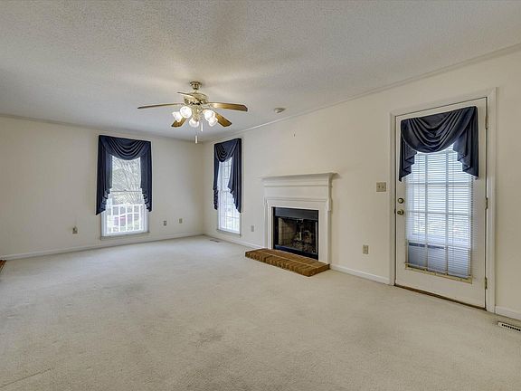 5th image of 81 Woodlawn Lane