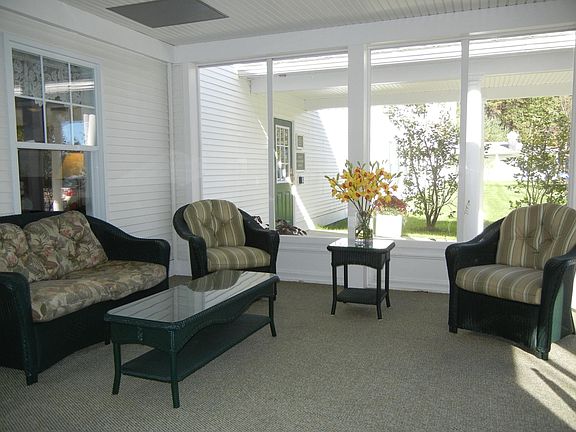 5th image of 35 Evergreen Ln #228