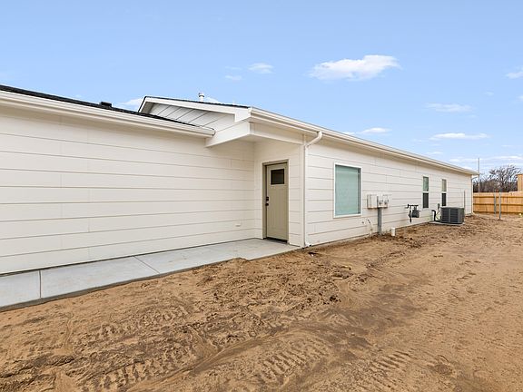 3rd image of 2459 W Macarthur Rd