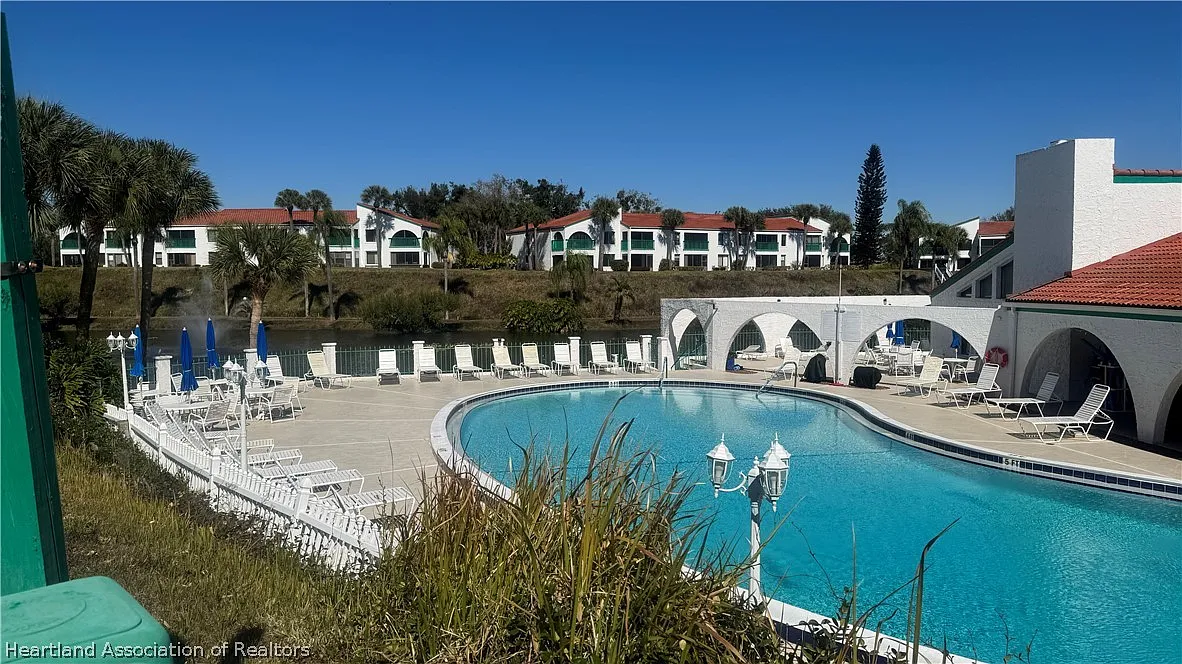 3 bed, 2.0 bath, 1287 sqft, $1,800 — Photo 3