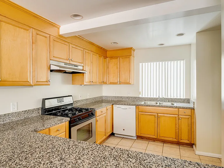 1011 Thompson Ave #C — Photo 6
