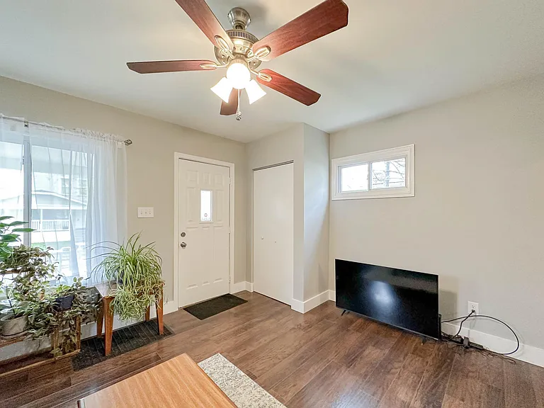 662 Southwood Ave — Photo 6