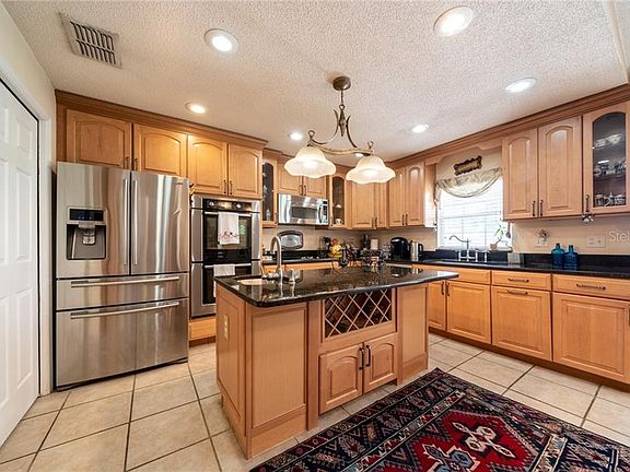 5th image of 2136 Deerfield Dr