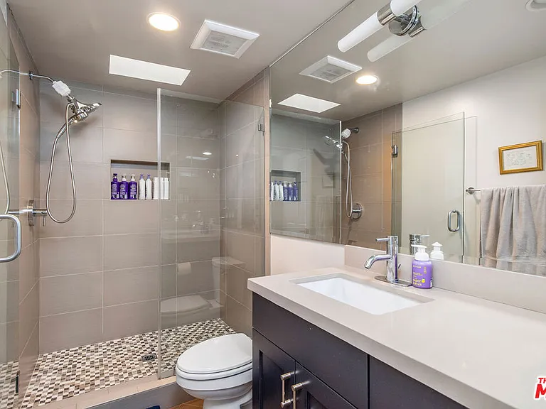 1802 California Ave — Photo 17