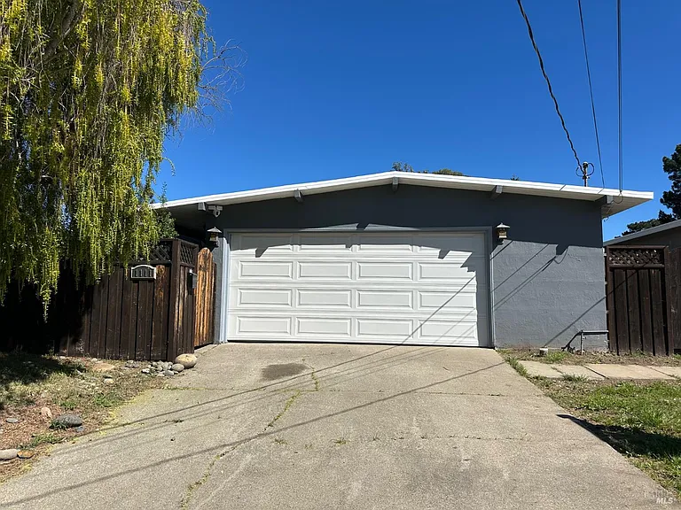 1111 Marionola Way — Photo 23