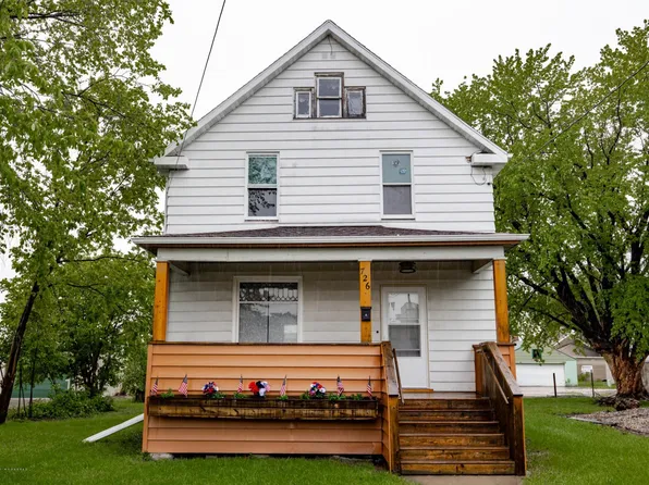 726 College St N, Fargo, ND 58102
