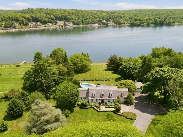 148 Nanaquaket Rd, Tiverton, RI 02878
