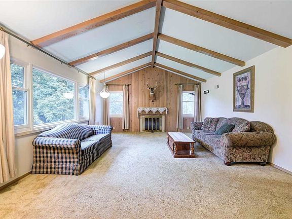 5th image of 13 Crestwood Dr