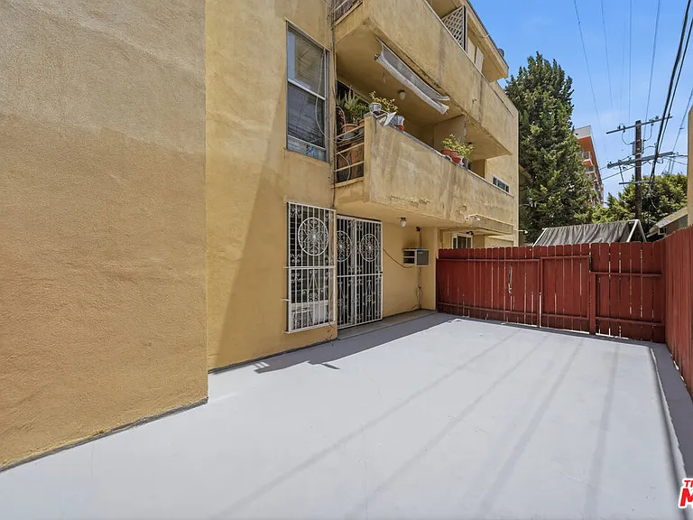 425 S Kenmore Ave #111 — Photo 10