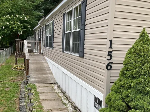 156 B St, Lothian, MD 20711