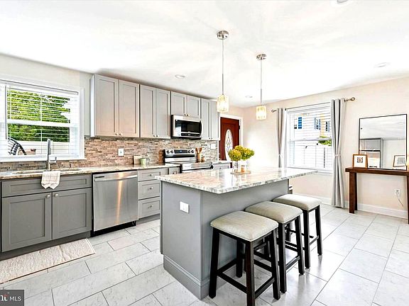 5th image of 726 W Brookhaven Rd