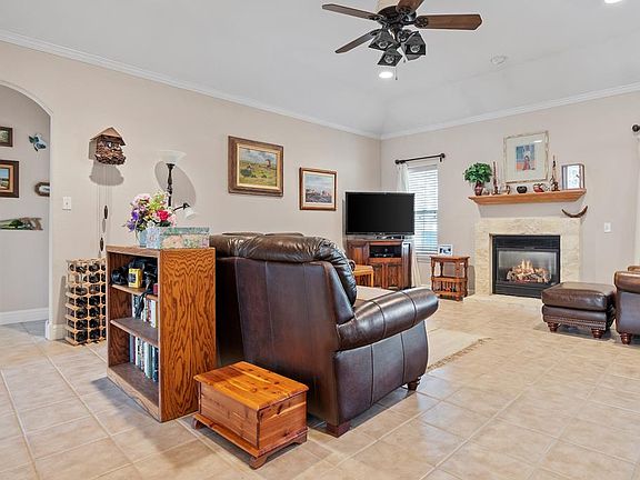2nd image of 604 Persimmon Ct