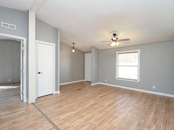 4th image of 158 Shady Oaks Ct