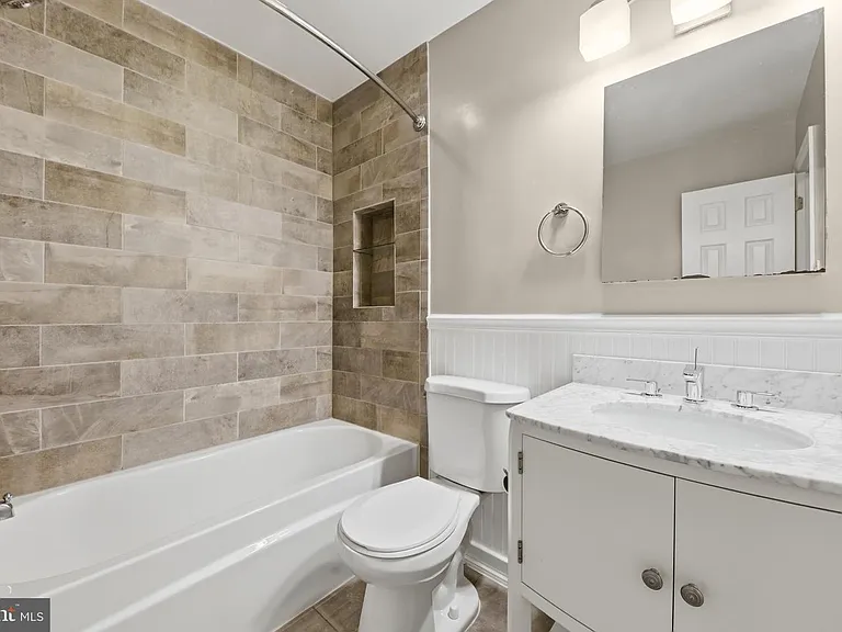 7817 Heatherton Ln — Photo 25
