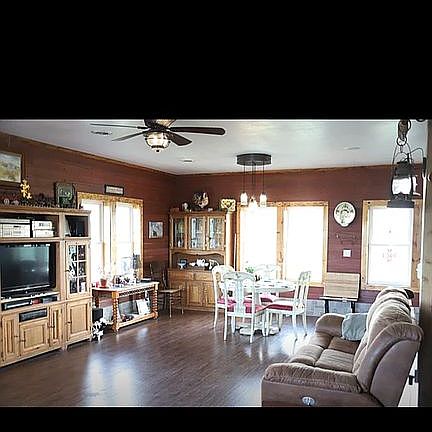 4th image of 33225A Wabaunsee Rd