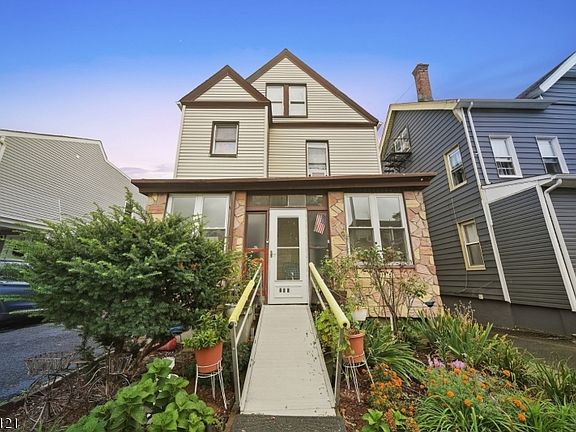 2nd image of 280 Lincoln St
