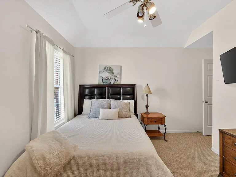 502 Ernst Ct — Photo 23
