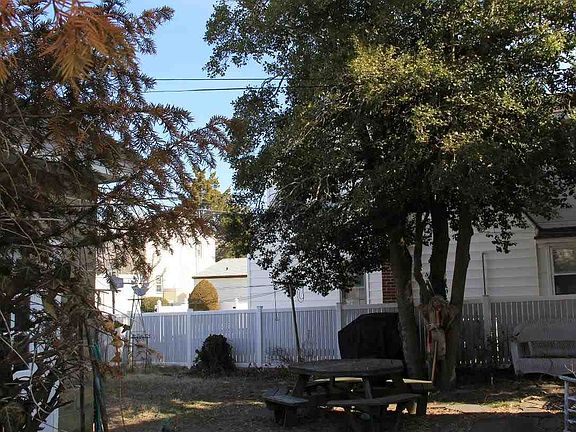 4th image of 615 1st St