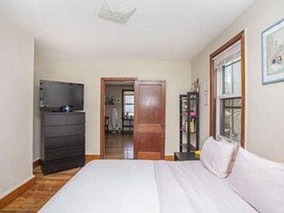 5th image of 43 West St #1