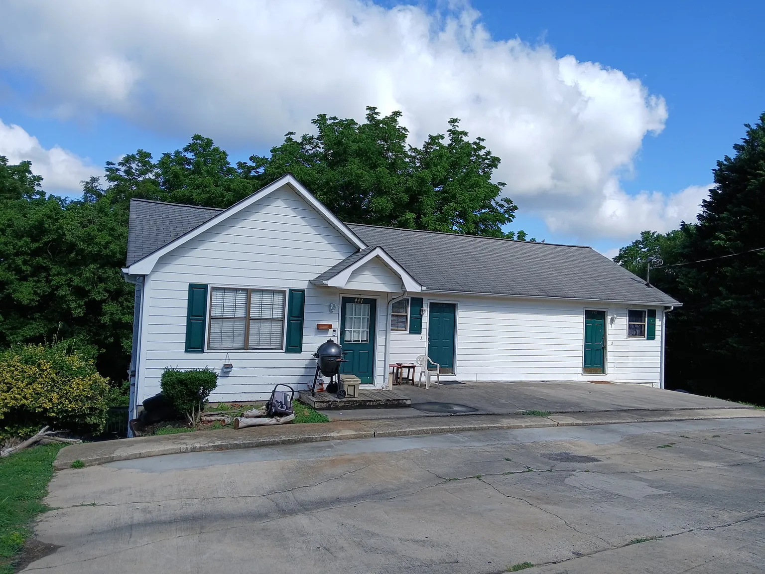 2 bed, 1.5 bath, $950 — Photo 1