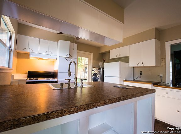 5th image of 7102 Westlyn Dr