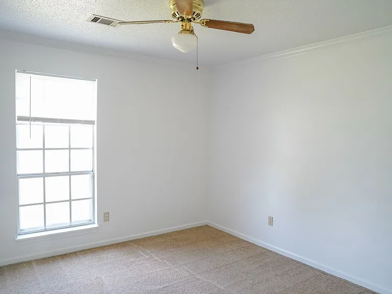 1311 Royal Oaks Ct — Photo 6