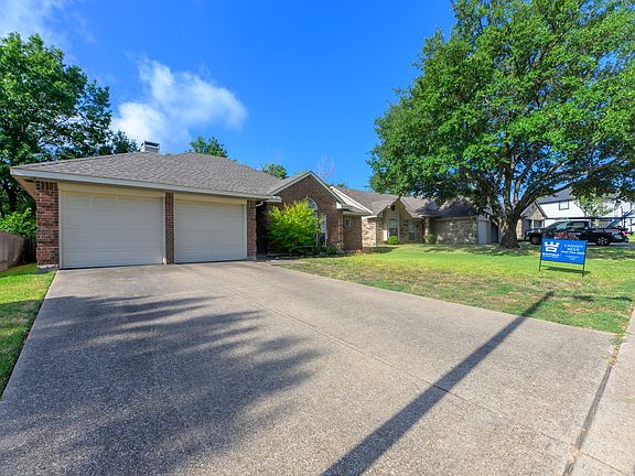3rd image of 157 Summerhill Dr
