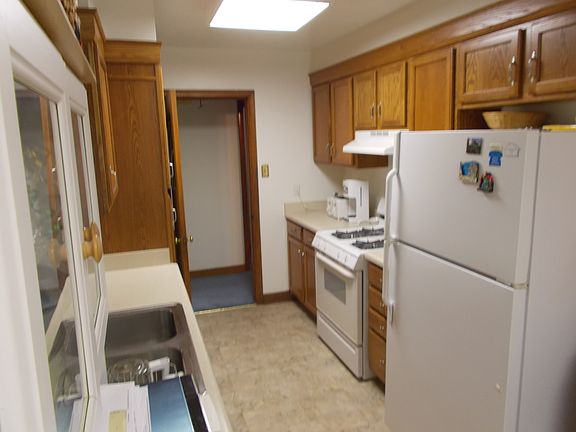 5th image of 150 E Henfer Ave
