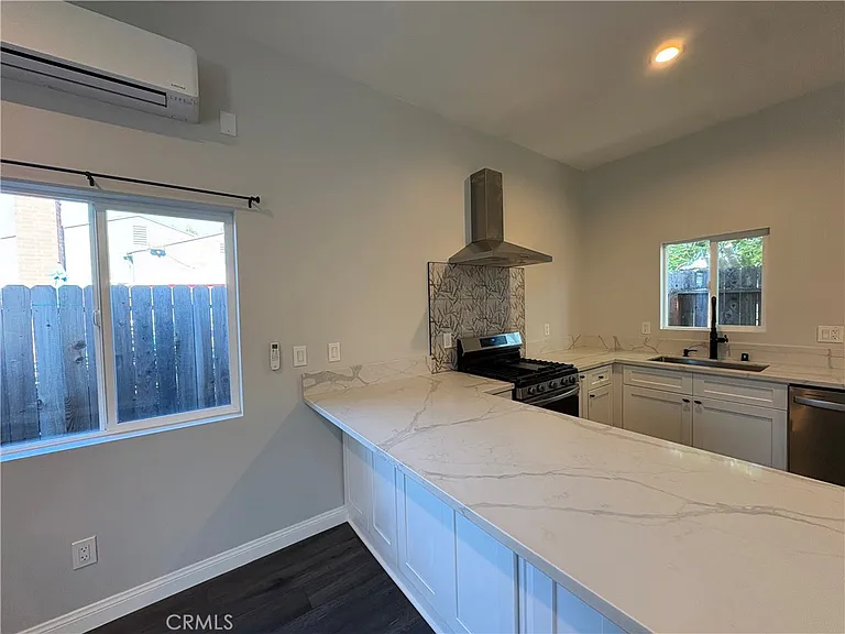 15228 S Ermanita Ave — Photo 8