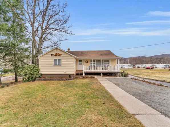 38 Oak St, Deposit, NY 13754