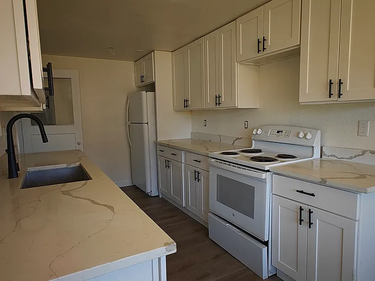 4931 Yew Ln SW — Photo 1