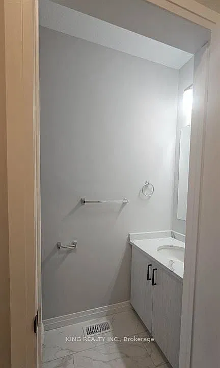 5 bed, $3,300 — Photo 1