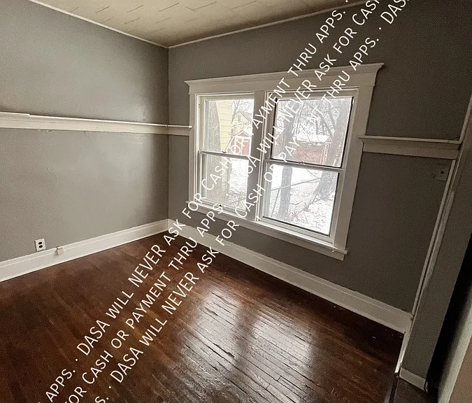 79 Henrietta Ave — Photo 5