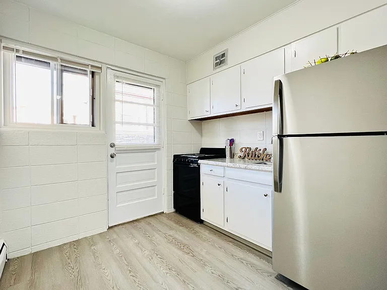 1710 Broad Street — Photo 2