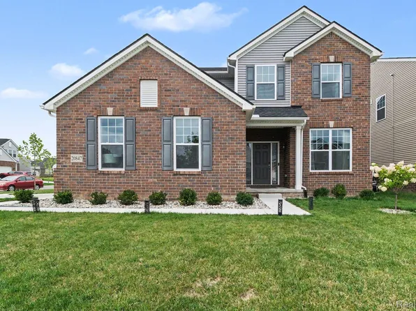 20847 Calabrese Dr, South Lyon, MI 48178