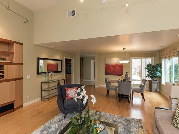 4th image of 22146 Dean Ct