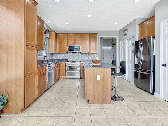 4th image of 630 E Brooke Dr