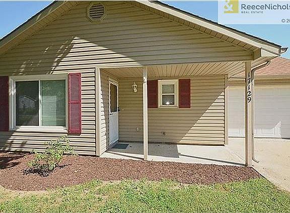 Easy care vinyl siding.