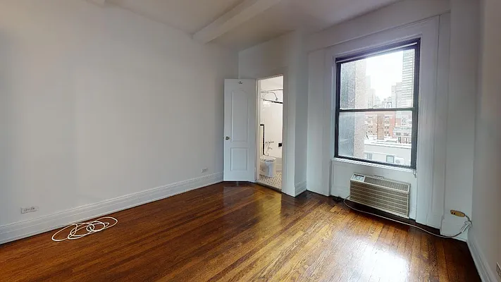 Rented by Bond New York | media 13