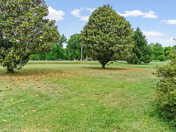 4th image of 399 Okalona Rd