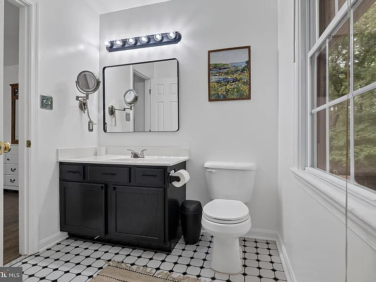 583 Norwich Dr — Photo 23