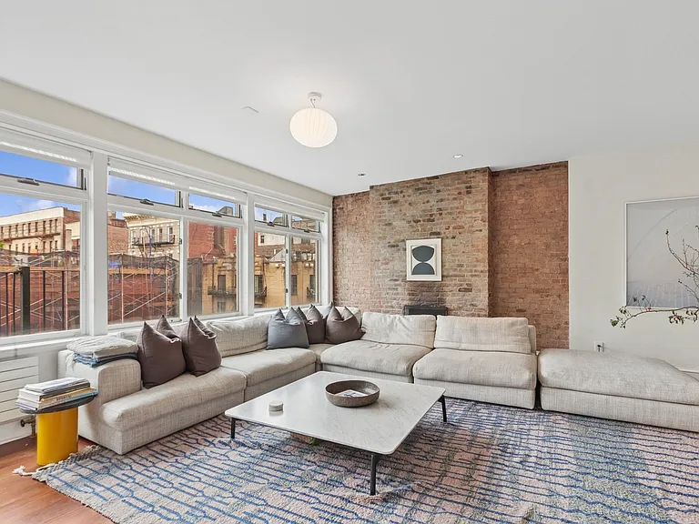 277 W 12th St — Photo 11