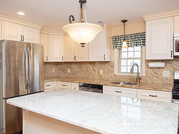 5th image of 51 Freeman Avenue