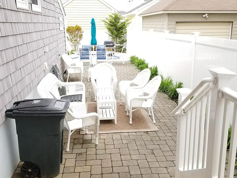 23 Dover Ave #1 — Photo 28