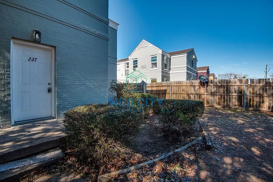 Coming Soon! 3 Bed 2 Bath Townhouse for Rent in Grand Prairie, TX! — Photo 2